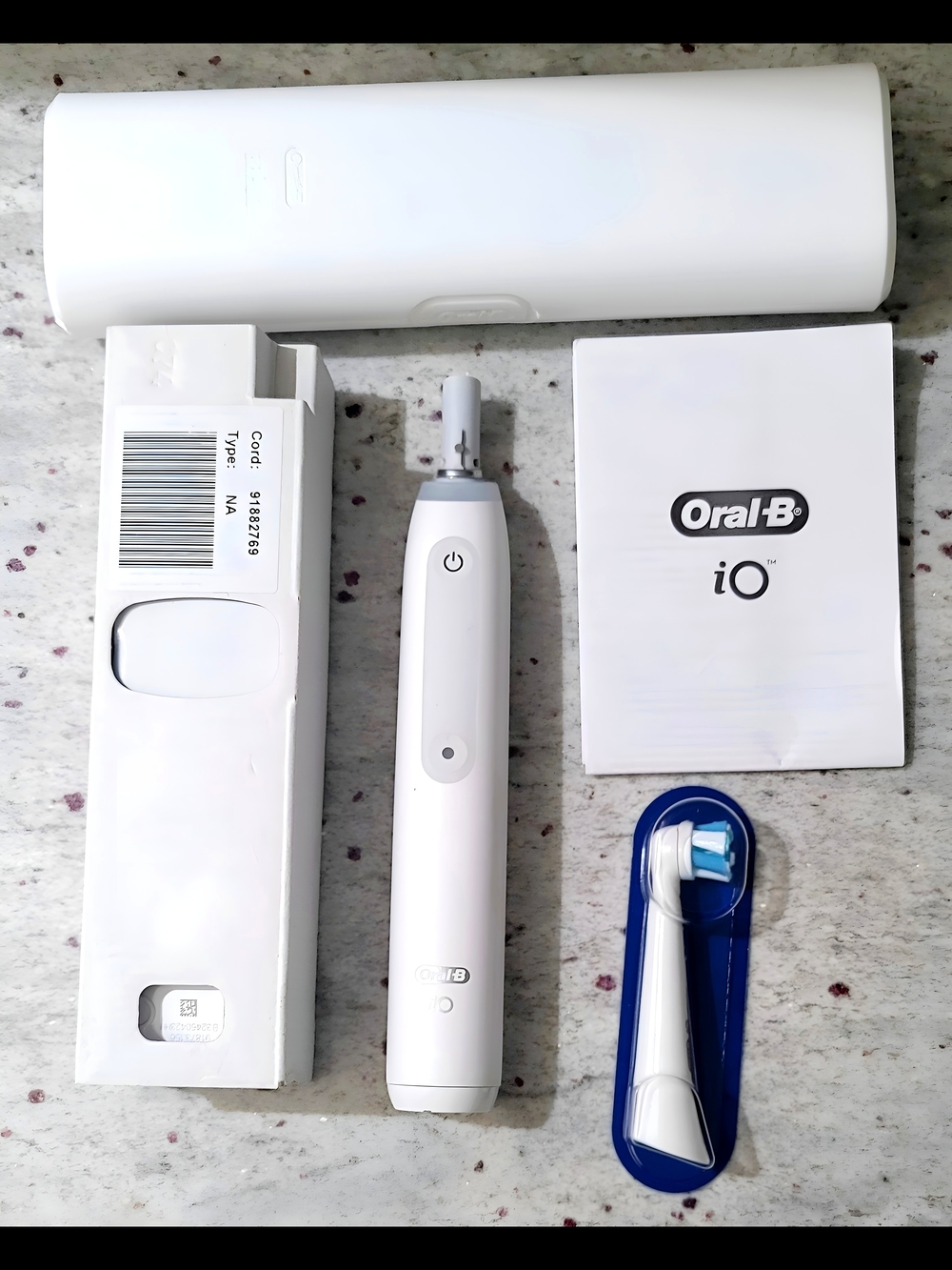 Oral‑B iO Series 3 Electric Toothbrush Handle in White